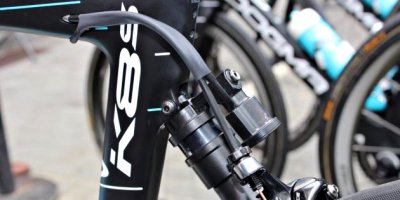 TEAM SKY ИСПОЛЬЗУЕТ НА PINARELLO АВТОМАТИЧЕСКУЮ СИСТЕМУ ЗАДНЕЙ ПОДВЕСКИ